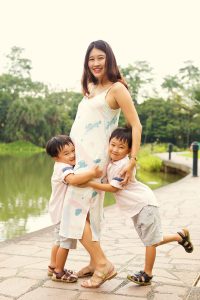 pregnant mama with two toddler sons at botanics garden Singapore photoshoot