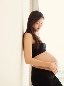 maternity photoshoot at home