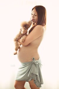 maternity photoshoot with pet dog