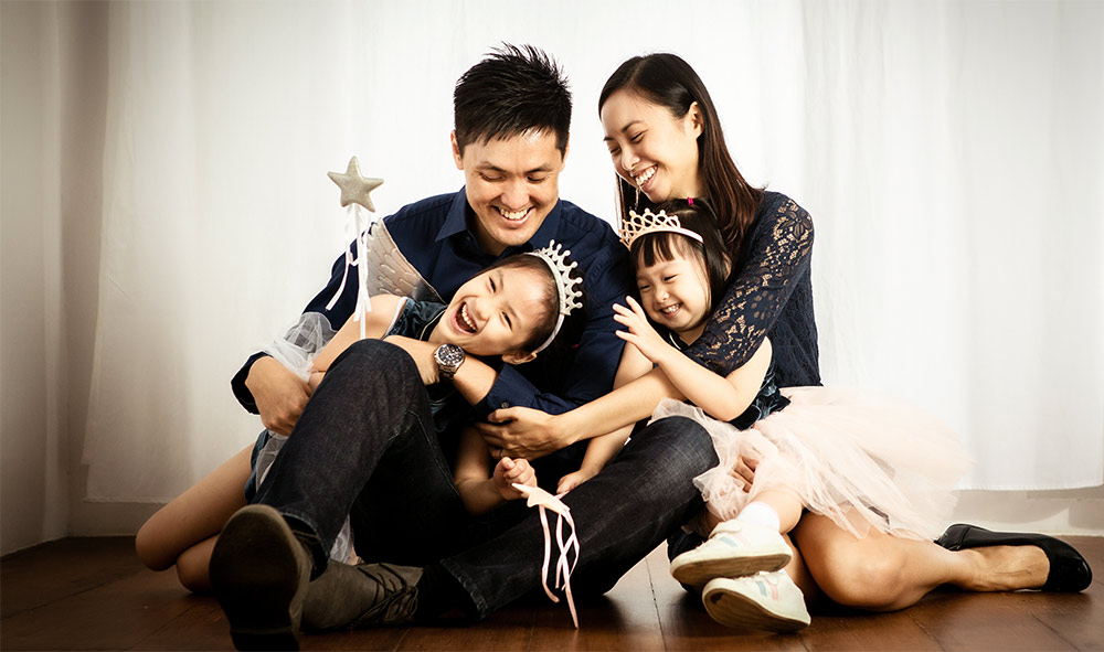 Family of four professional photoshoot in Oh Dear Studio, candid photo.
