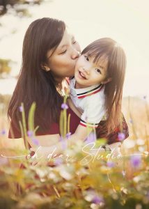 Family photoshoot at Jurong Lake Garden lallang field flower