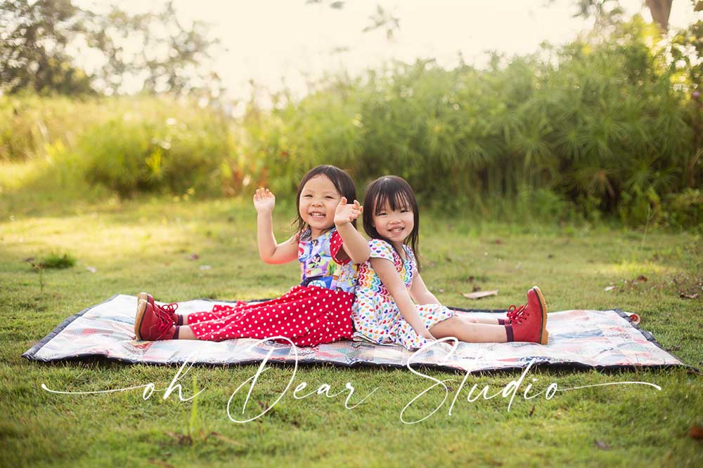 Picnic at Jurong lakeside garden twin girls