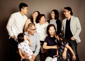 Extended three generation family photoshoot