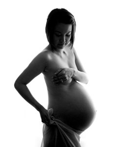 black and white pregnancy photoshoot