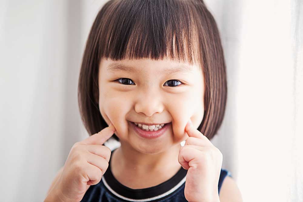 three years old girl in oh dear studio