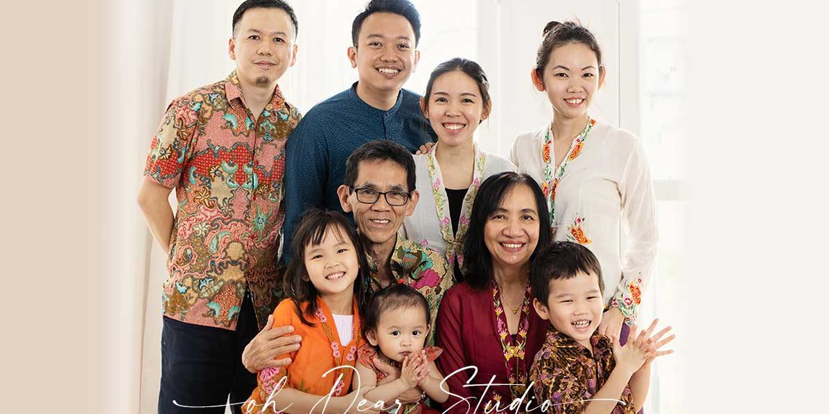 Peranakan-Kebaya Peranakan Kebaya batik family photo studio