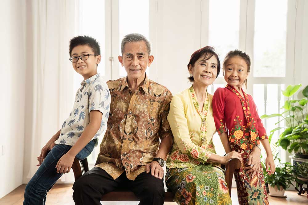 Nonya Grandparents and grandkids photoshoot wearing batik and Kebaya