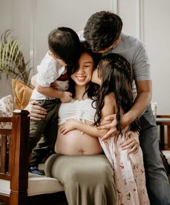 Maternity photoshoot with toddler