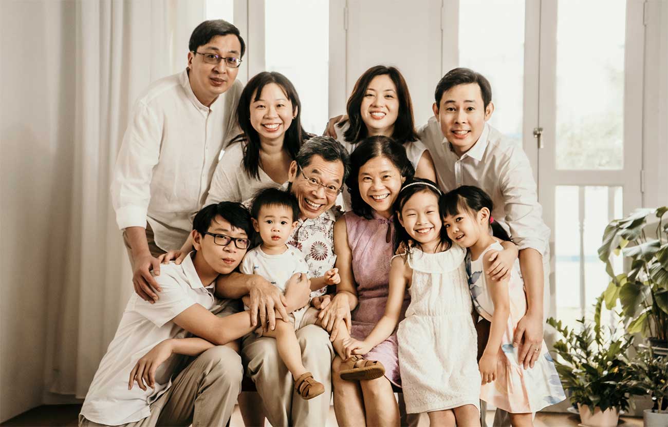 extended big family photoshoot studio