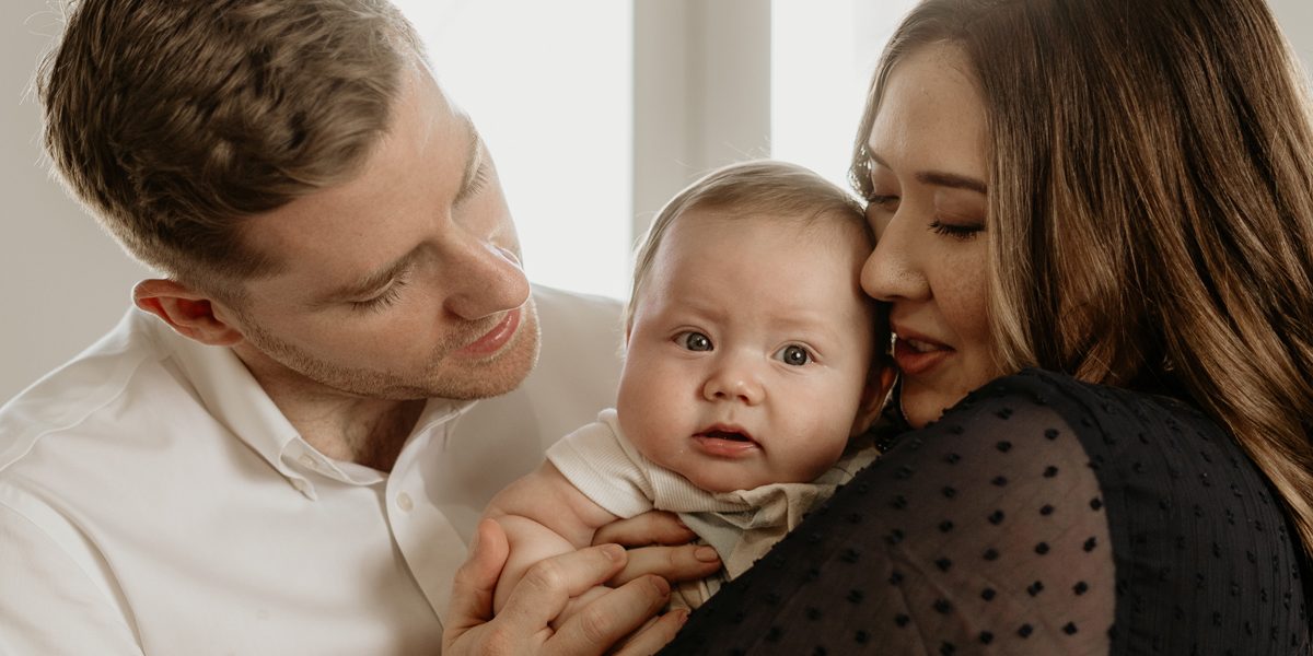 parents with 100 days old baby 100th day baby photoshoot