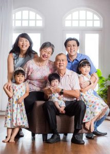 extended family baby photoshoot studio