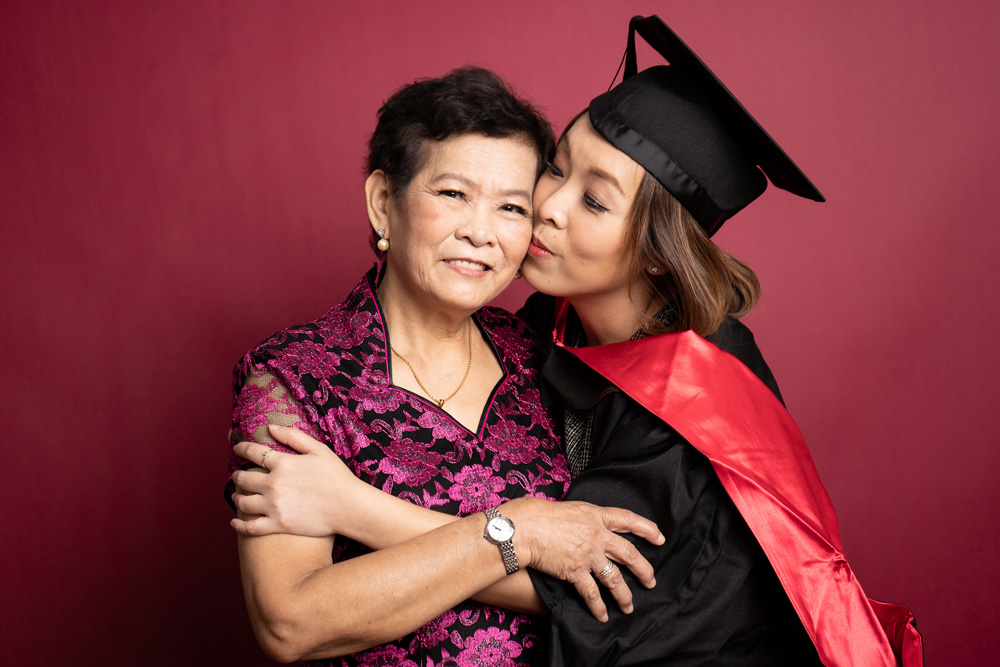 kissing mother family graduation red studio