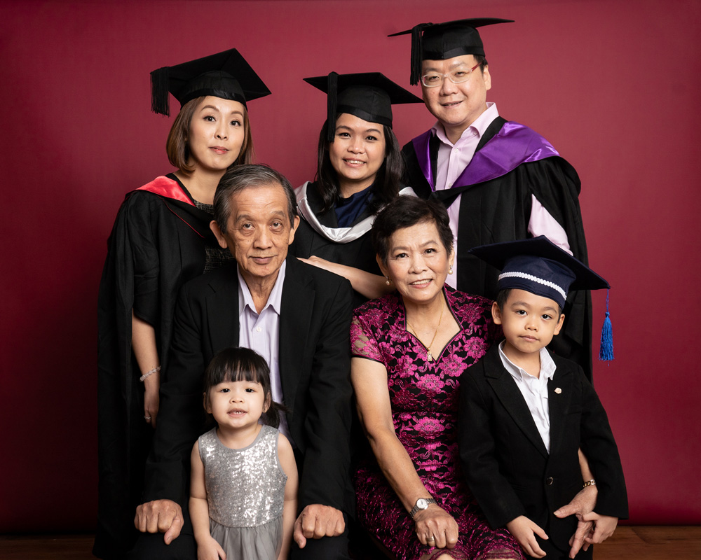 7 pax graduation photoshoot professional studio