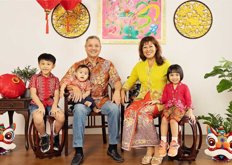 Prepare-peranakan-theme-photoshoot Prepare peranakan theme photoshoot