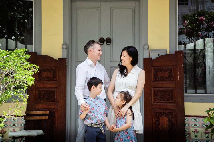 expat-family-photoshoot-outdoor expat family photoshoot outdoor smiling