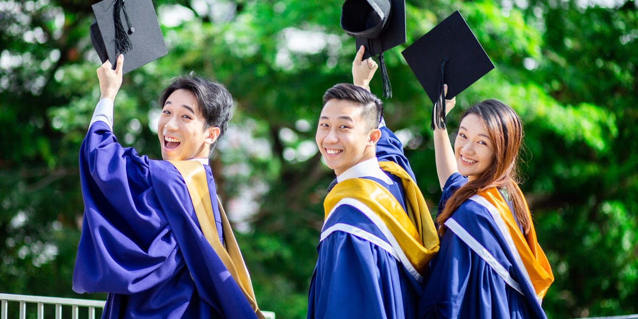 sibling-graduation-outdoor-photography sibling Convocation Graduation Photoshoot Studio