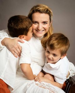 expat mother and two son portrait photoshoot