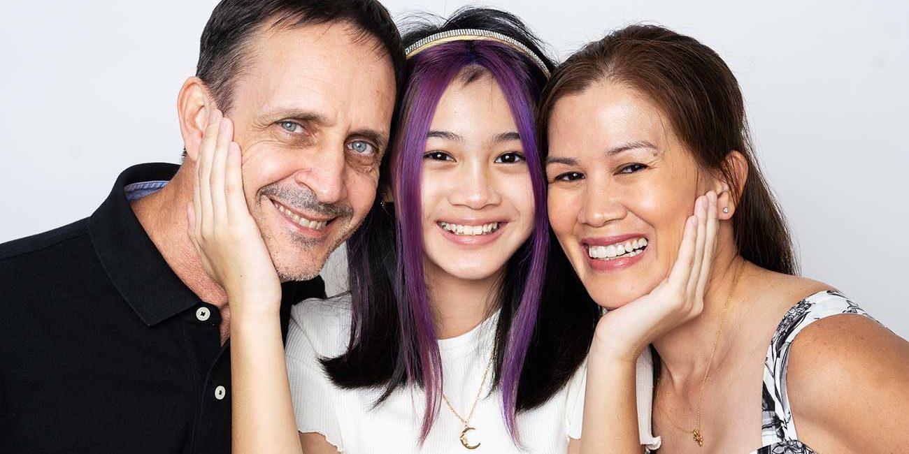 Family-photoshoot-with-teenager-girl birthday photoshoot for teenager girl