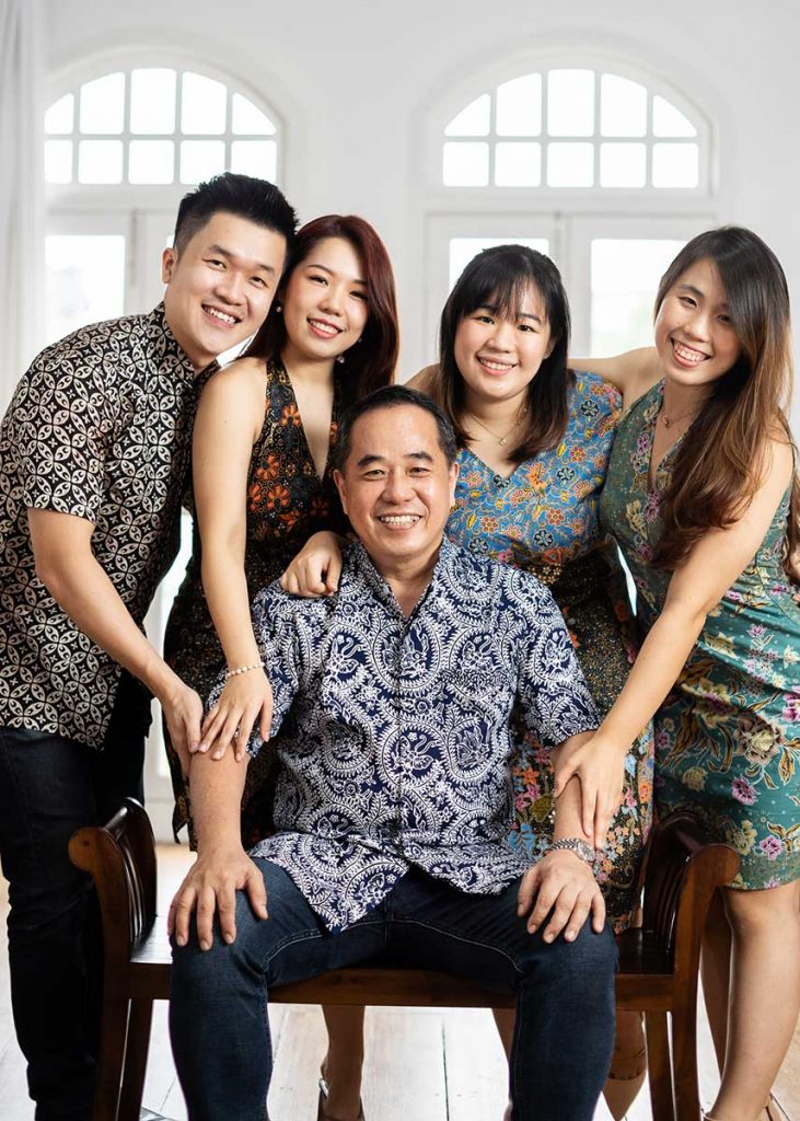 batik family photos adult children