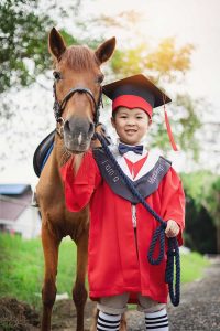 k2 mindchamp graduation photoshoot with pony horse