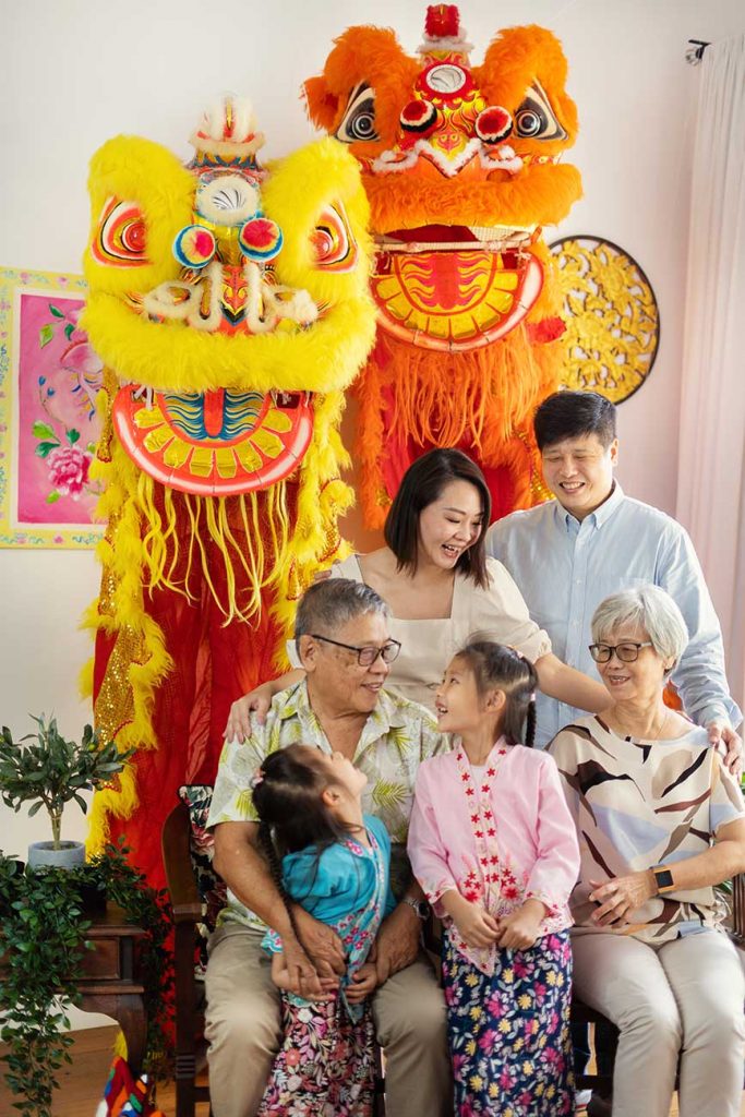 6pax extended CNY family photoshoot studio