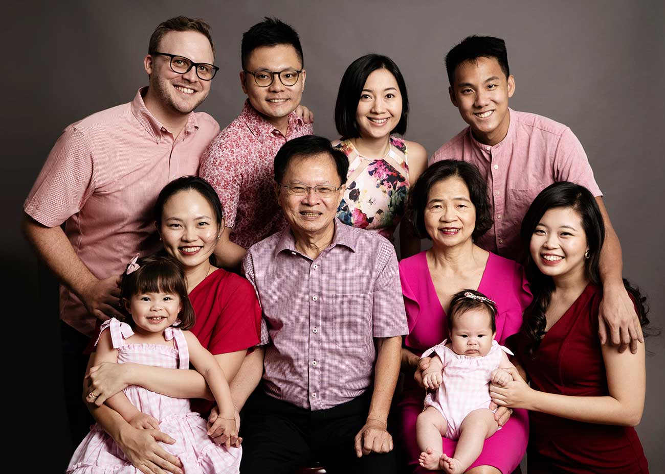 10pax extended family photoshoot sg studio