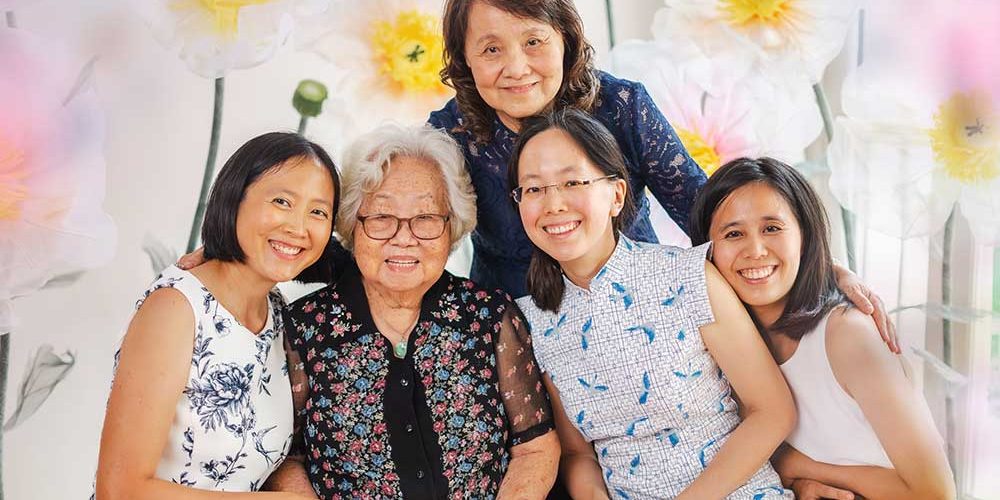 mothers-day-2022-best-gift-photoshoot-studio Multi-generation mothers day photoshoot