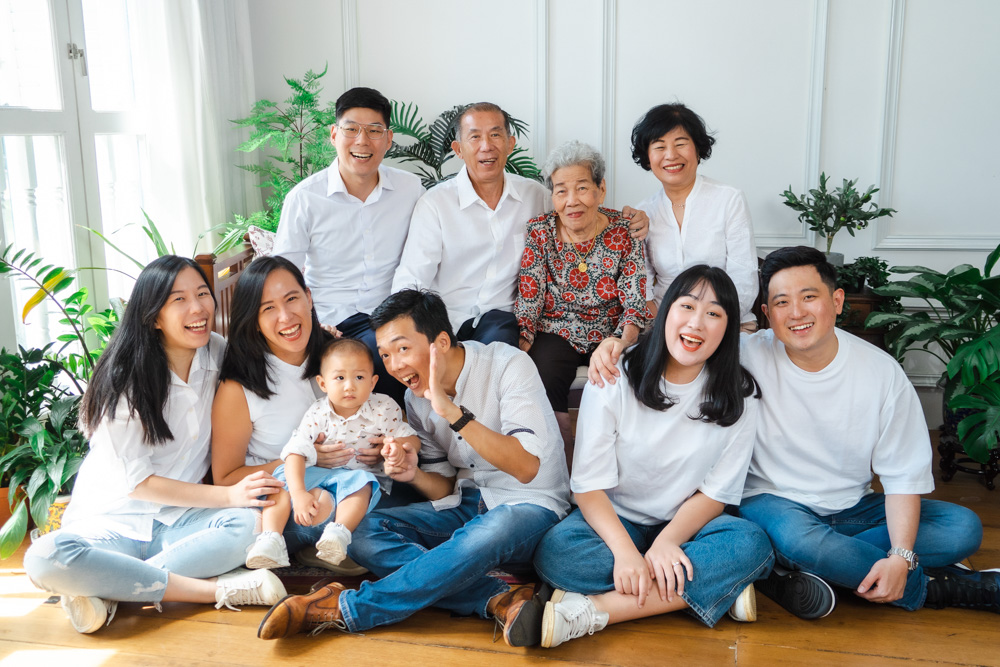 extended 4 generation photo shoot family