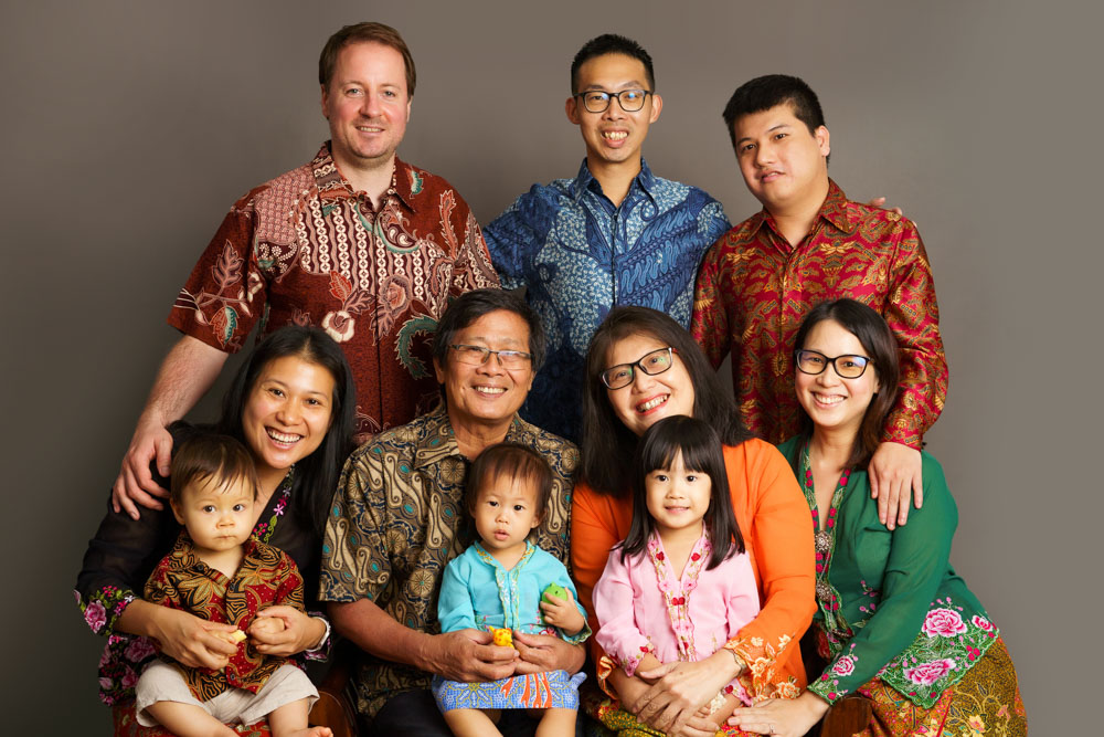 10pax peranakan large family studio photoshoot