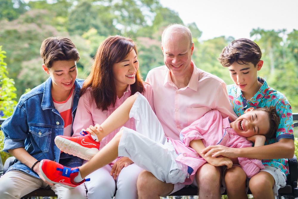 candid laughing expat family photoshoot at botanic gardens sg