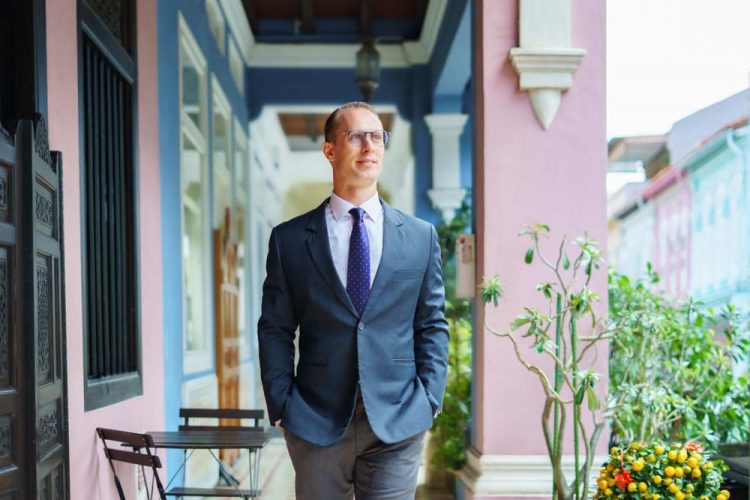 corporate-expat-singapore-photoshoot singapore outdoor shophouse expat corporate business photo