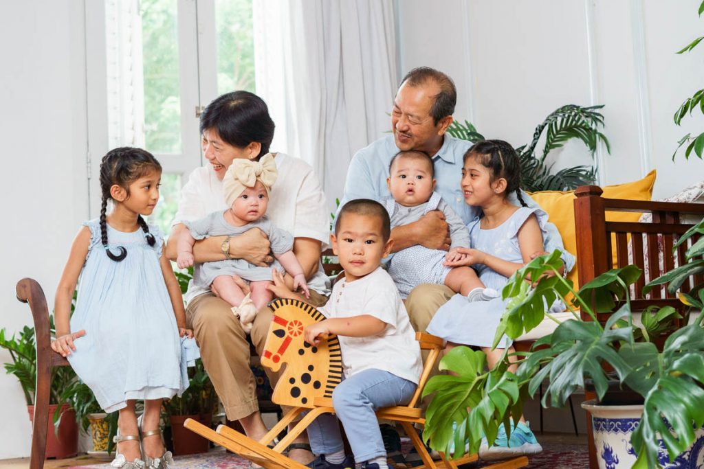 grandparents and grandchildren candid playing photography 