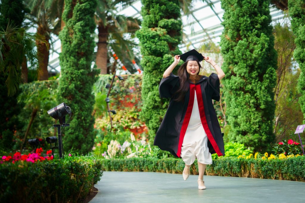 14pax extended family outdoor photoshoot fort canning park sg