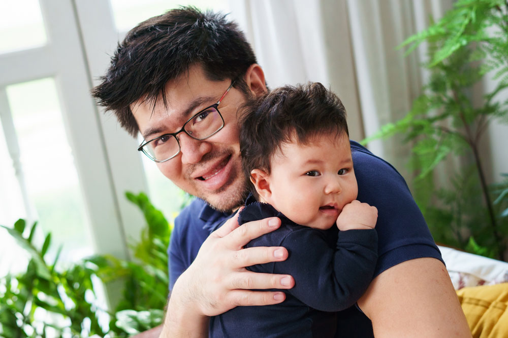 father and 100 day old baby