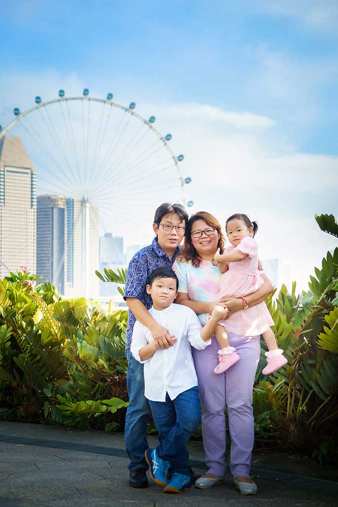 Family photoshoot Singapore flyer