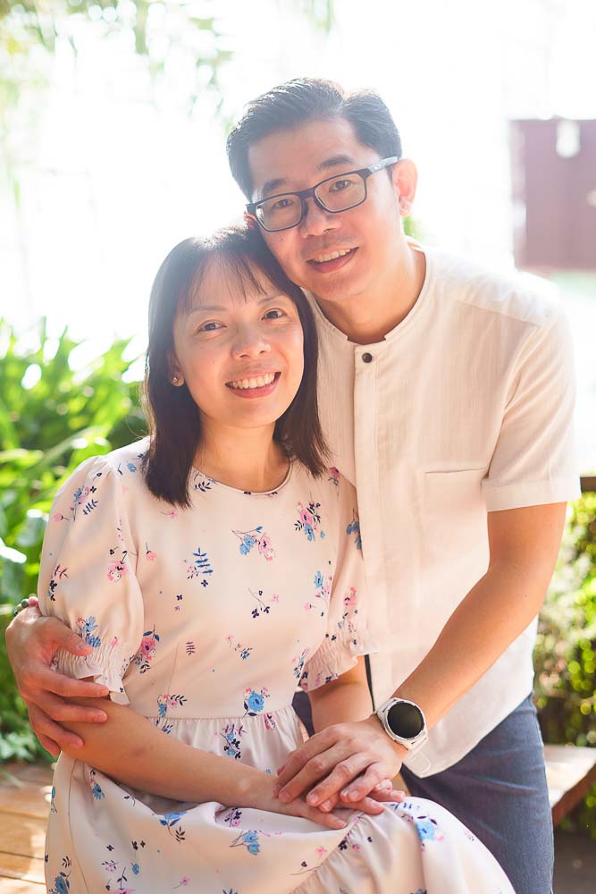 couple photoshoot at gardens by the bay flower dome