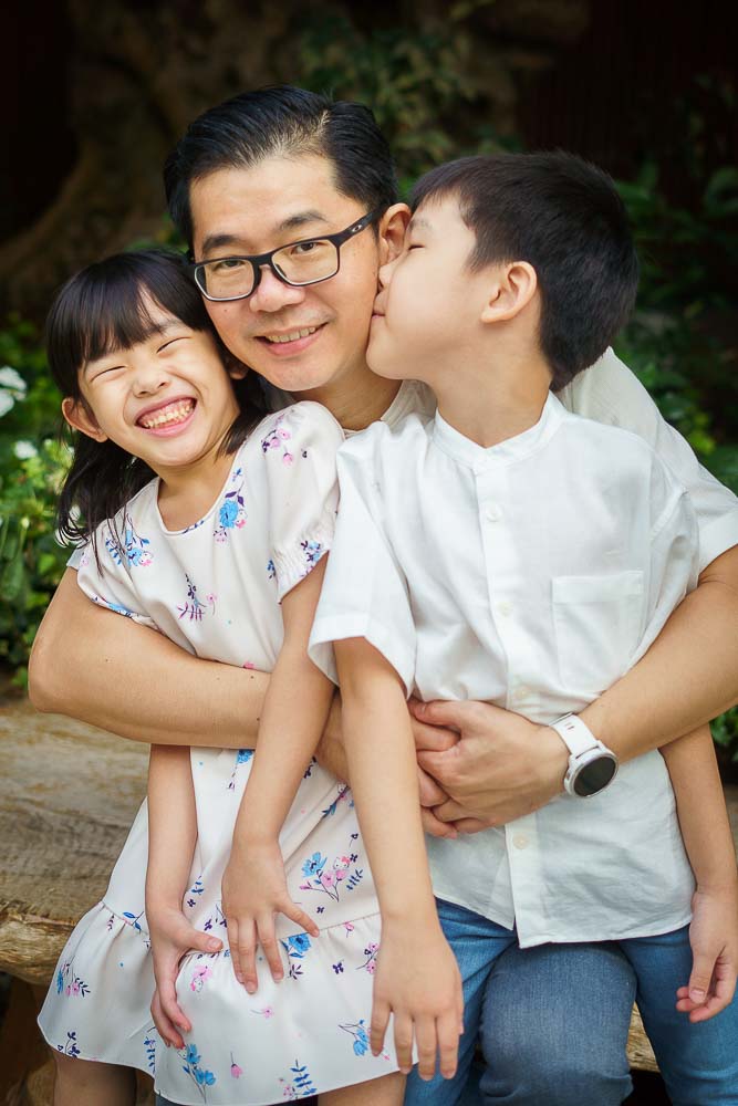 children kissing father laughing photography 