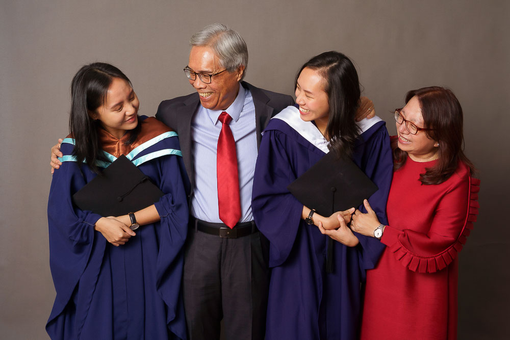 fun candid graduation photoshoot