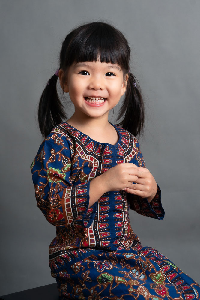 little girl wearing Singapore Airline uniform SIA SQ