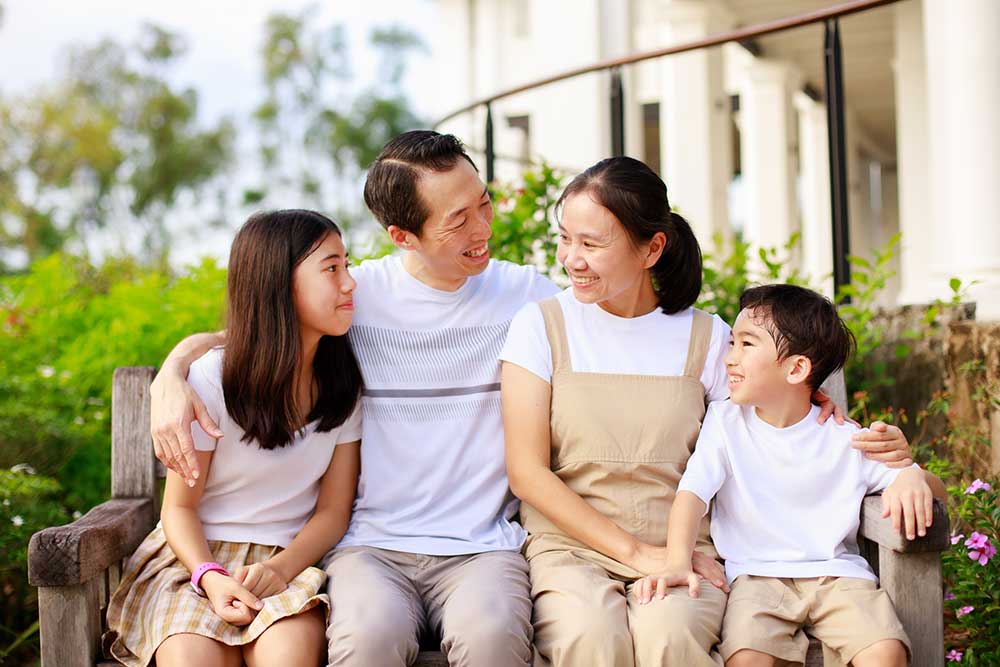 young family outdoor photoshoot during extended photography