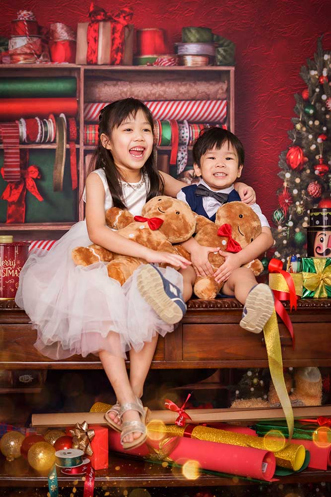 sibling christmas candid idea photoshoot singapore