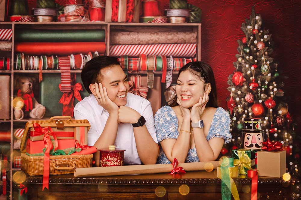 Couple photoshoot christmas setting 2023