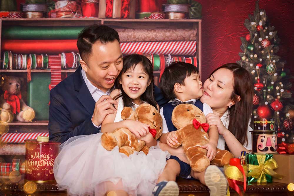 Christmas Photoshoot Studio - Singapore Best Photography Studio 2023