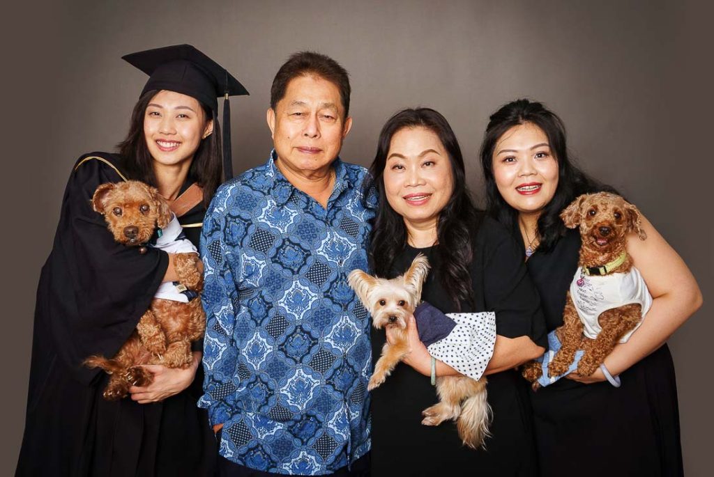 3 pet dogs graduation