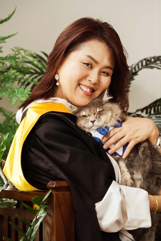 pet friendly cat graduate photographer