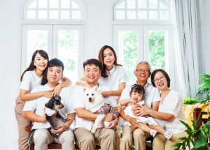 Multi-generation extended family photoshoot 6 adult 1 toddler 2 dogs