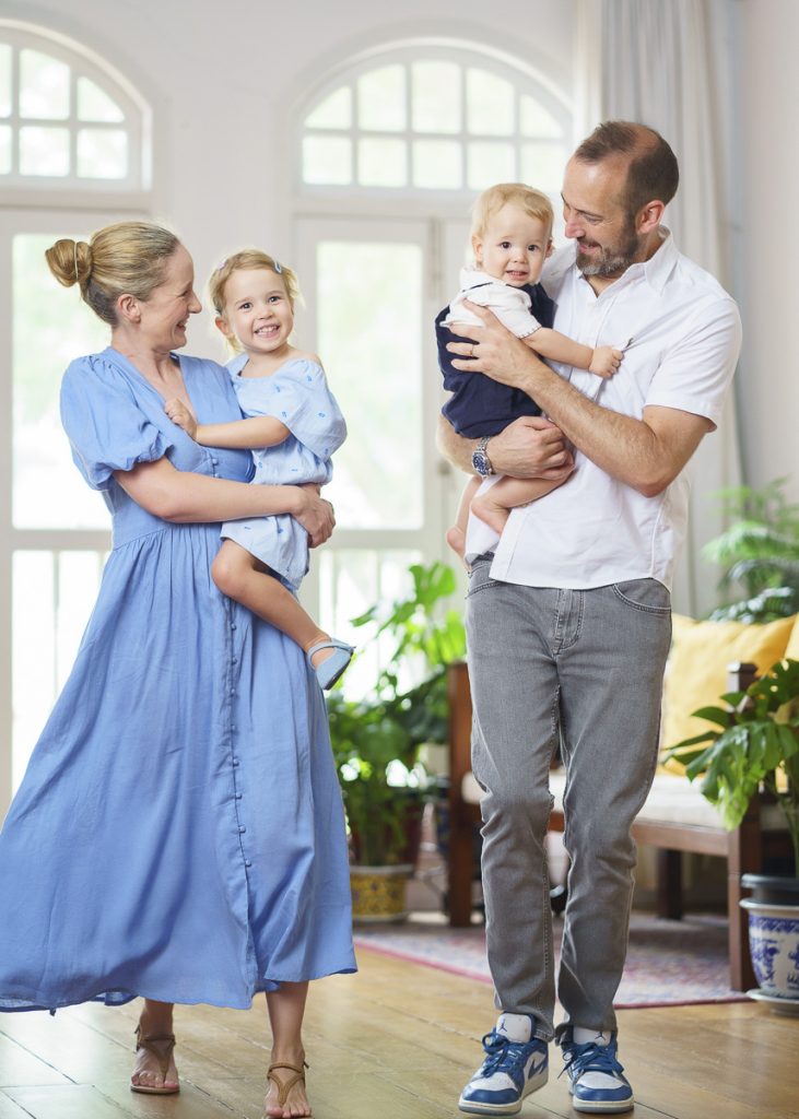 happy family celebrate mothers day fun activity photoshoot running in singapore best photo studio