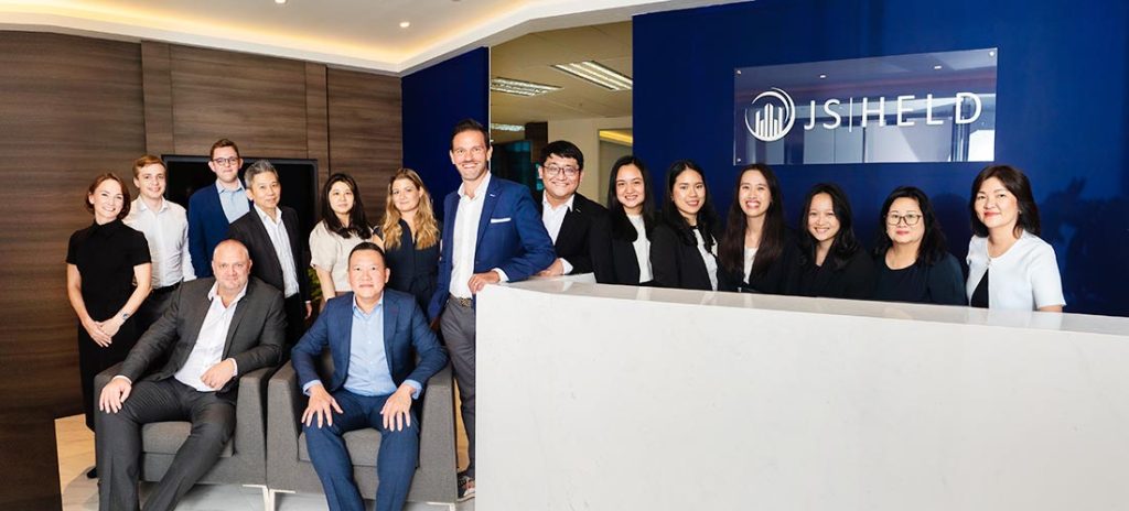 on-site office corporate group photo 16pax